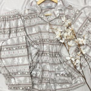 Alternative view of Élégante même à la maison REF 5904